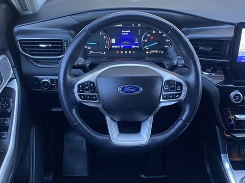Used 2022 Ford Explorer Limited w/ Equipment Group 301A AWD/4WD image 13