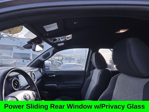 Used 2022 Toyota Tacoma TRD Off-Road image 15