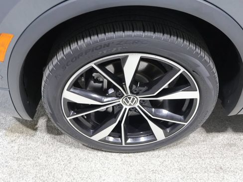 Used 2024 Volkswagen Tiguan SEL R-Line AWD/4WD image 8