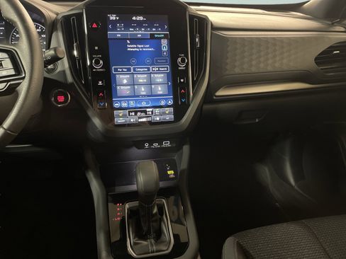 Used 2025 Subaru Forester Premium image 19