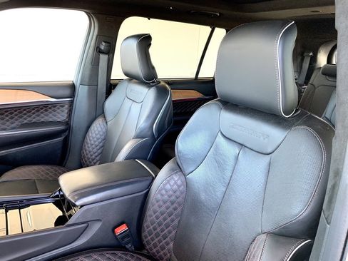 Used 2023 Jeep Grand Cherokee L Summit image 12