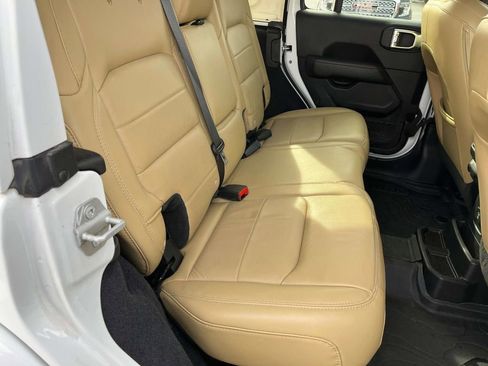 Used 2018 Jeep Wrangler Unlimited Sahara image 19