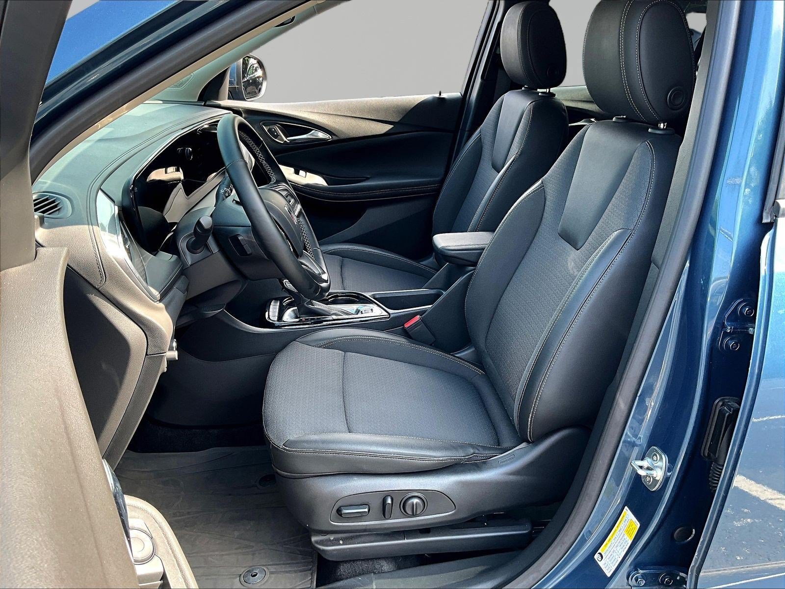 Used 2024 Buick Encore GX Preferred w/ Comfort Package FWD image 21