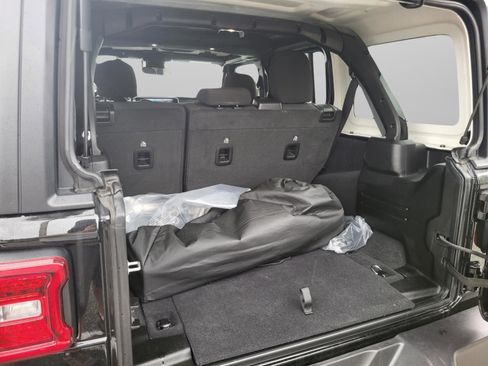 Used 2025 Jeep Wrangler Unlimited Rubicon 4xe w/ Convenience Group image 32