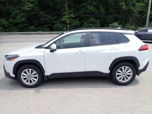 Certified 2024 Toyota Corolla Cross LE w/ Moonroof Package AWD/4WD image 6