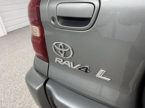 Used 2004 Toyota RAV4 4WD image 8