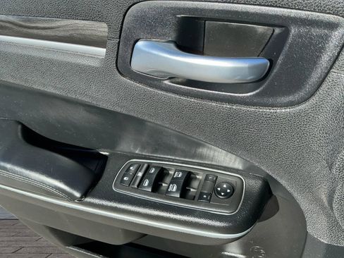 Used 2022 Chrysler 300 Touring w/ Sport Appearance Package image 11