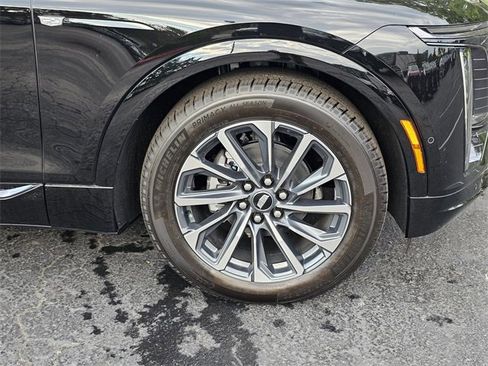 New 2025 Cadillac Lyriq Sport image 9