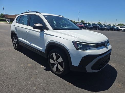 Used 2025 Volkswagen Taos S AWD/4WD image 2