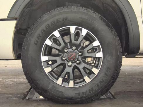 Used 2024 Nissan Titan PRO-4X w/ Pro-4x Convenience Package image 5