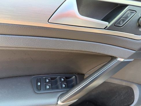 Used 2015 Volkswagen Golf S FWD image 18