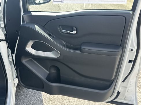 New 2025 Nissan Frontier SV image 14