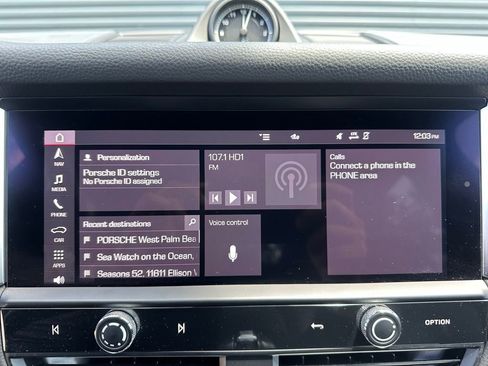 Certified 2023 Porsche Macan AWD/4WD image 36