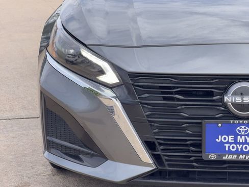 Used 2025 Nissan Altima 2.5 SV FWD image 5