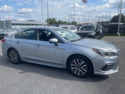 Used 2018 Subaru Legacy 2.5i Premium AWD/4WD image 2