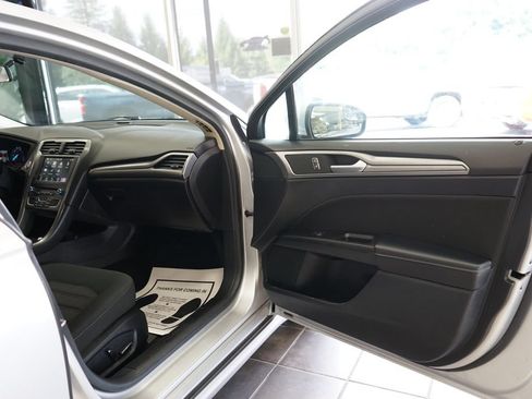 Used 2018 Ford Fusion SE w/ Fusion SE Technology Package FWD image 39