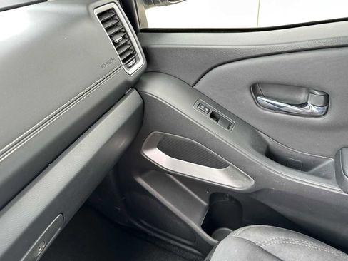 Used 2022 Nissan Frontier SV w/ Technology Package image 17