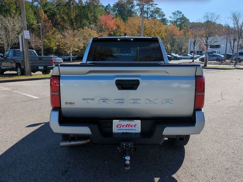 Used 2025 Toyota Tacoma SR5 image 6