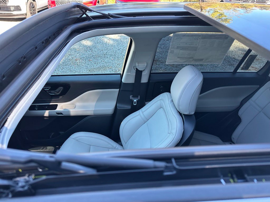 New 2027 Lincoln Aviator Reserve w/ Illumination Package AWD/4WD image 6