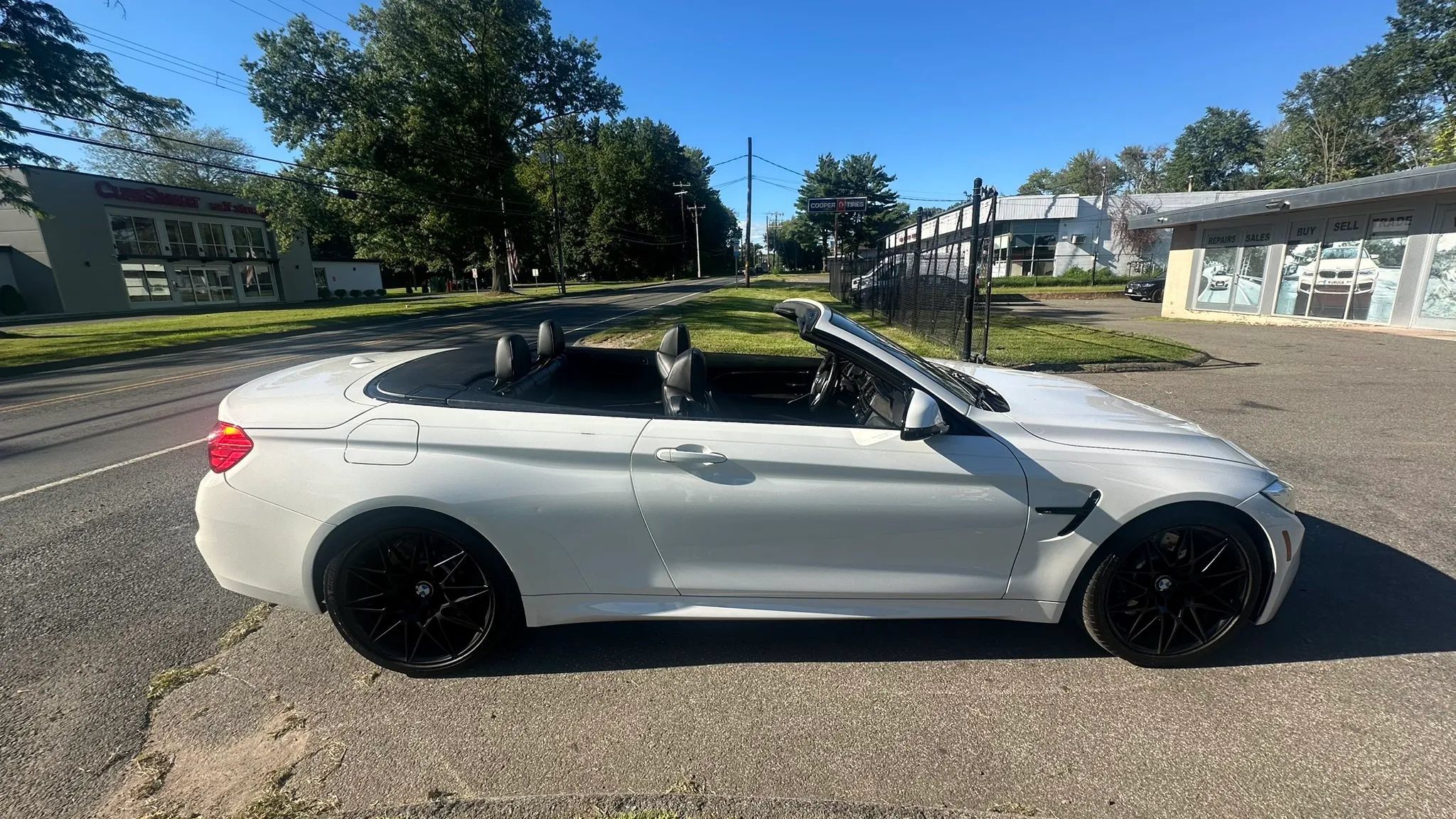 Used 2016 BMW M4 Convertible RWD image 4