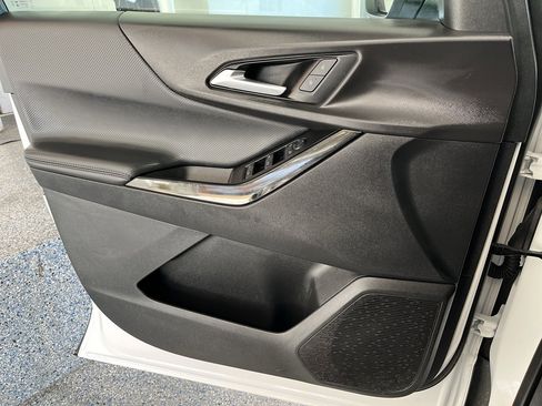 Used 2025 Chevrolet Equinox LT image 26