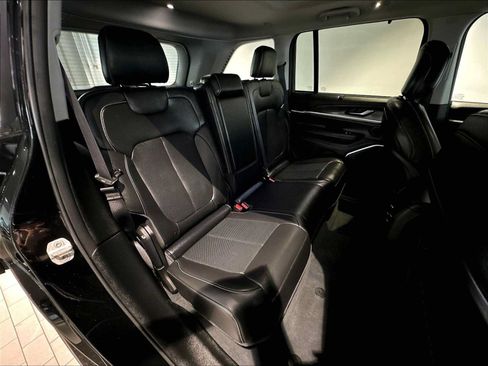 Used 2023 Jeep Grand Cherokee 4WD 4xe w/ Luxury Tech Group II image 32