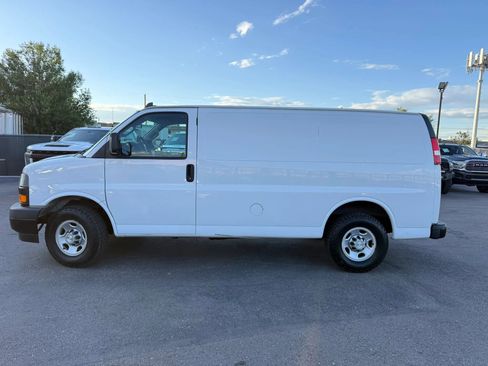Used 2021 Chevrolet Express 2500 RWD image 3