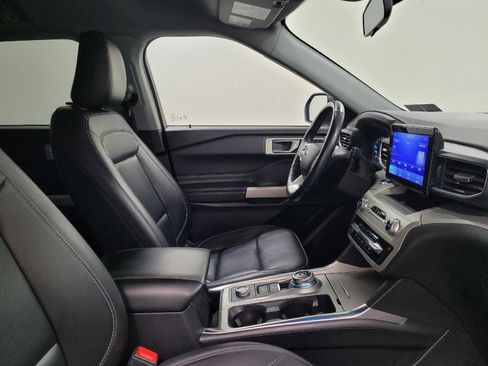 Used 2022 Ford Explorer XLT w/ Equipment Group 202A AWD/4WD image 21
