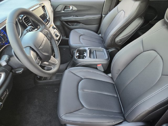 New 2027 Chrysler Pacifica Select FWD image 8