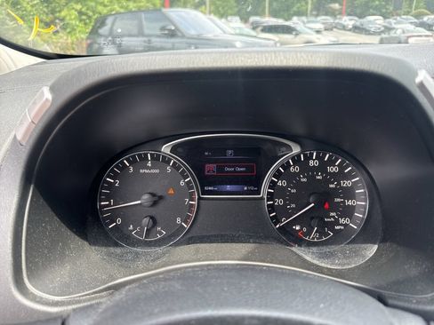 Used 2018 Nissan Pathfinder S FWD image 16
