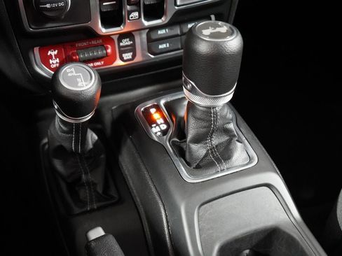 Used 2025 Jeep Wrangler Unlimited Rubicon AWD/4WD image 25