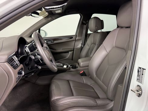 New 2025 Porsche Macan image 5