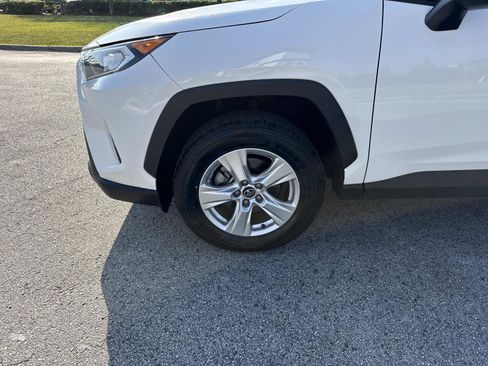 Used 2021 Toyota RAV4 XLE w/ Convenience Package image 10