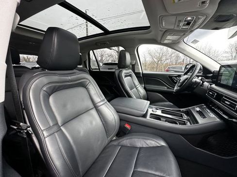 Certified 2025 Lincoln Aviator Reserve image 36