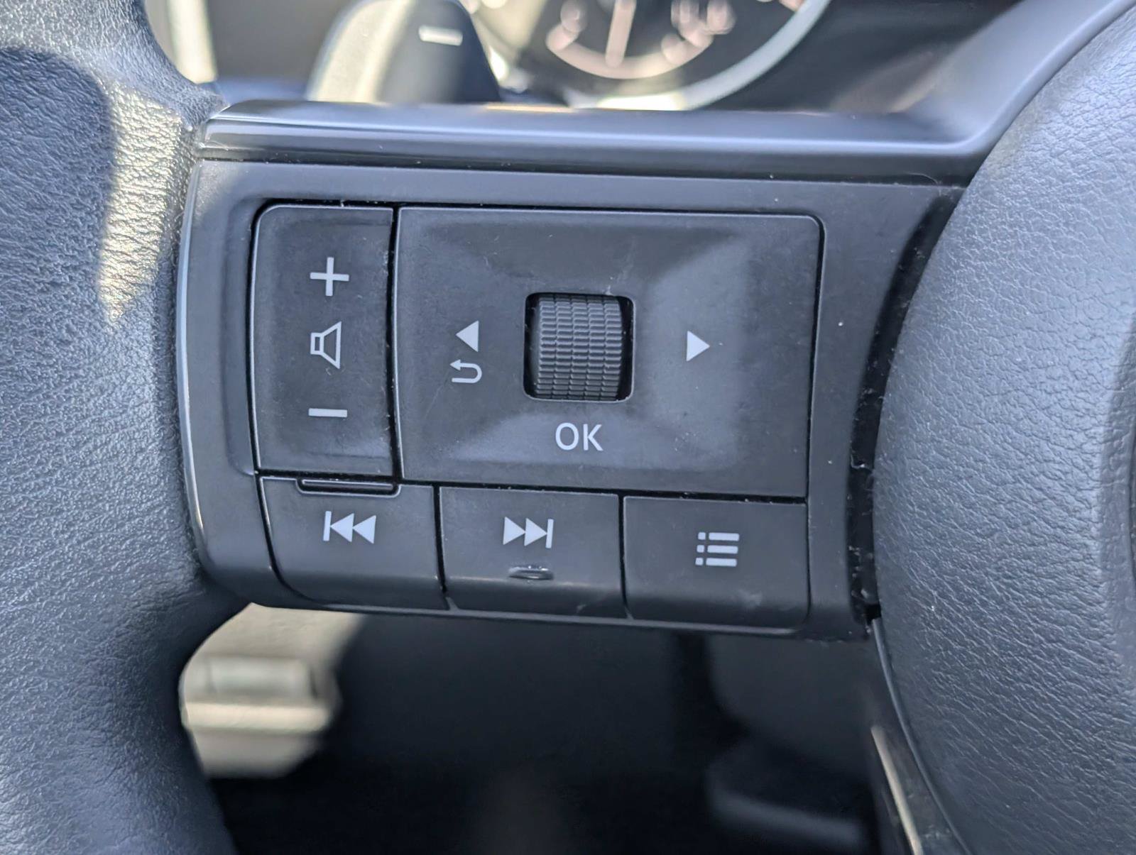 Used 2023 Nissan Rogue S FWD image 22