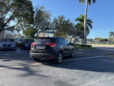 Used 2018 Honda HR-V LX image 7