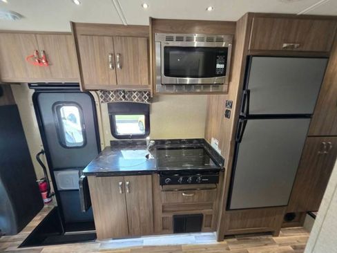 Used 2016 Mercedes-Benz Sprinter 3500 image 58