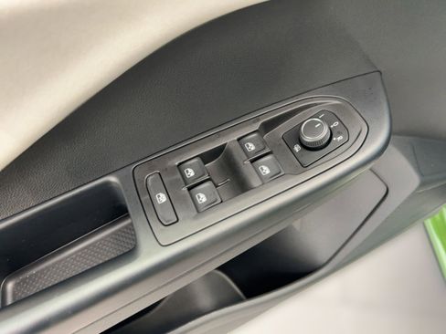 New 2026 Volkswagen Taos SE image 13