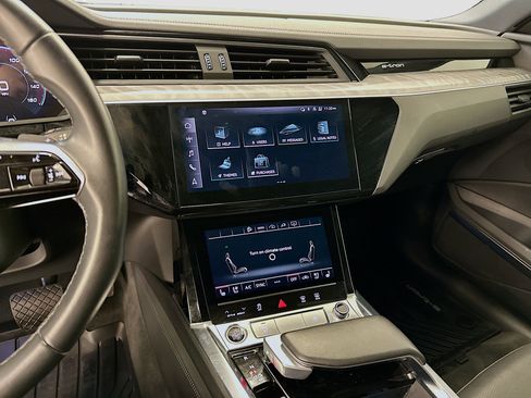 Used 2023 Audi e-tron Premium Plus w/ Premium Plus Package image 26