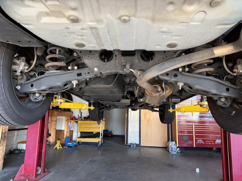 Used 2018 Toyota RAV4 LE image 25