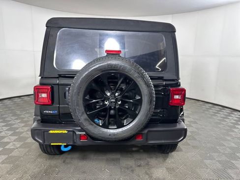 Used 2022 Jeep Wrangler Unlimited Sahara w/ Cold Weather Group image 4