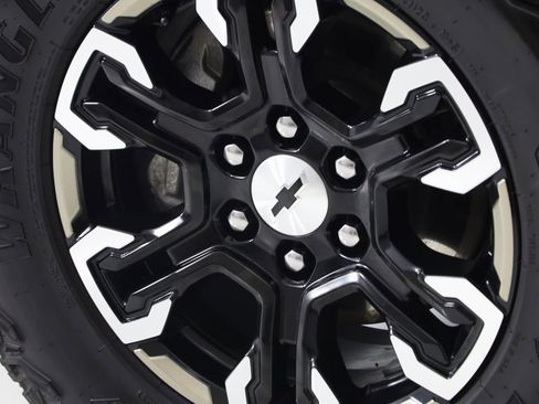 Used 2023 Chevrolet Silverado 1500 ZR2 w/ Technology Package image 16