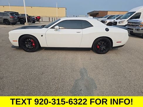 Used 2016 Dodge Challenger SRT Hellcat RWD image 3