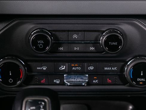 Used 2022 Ford Bronco Black Diamond image 34