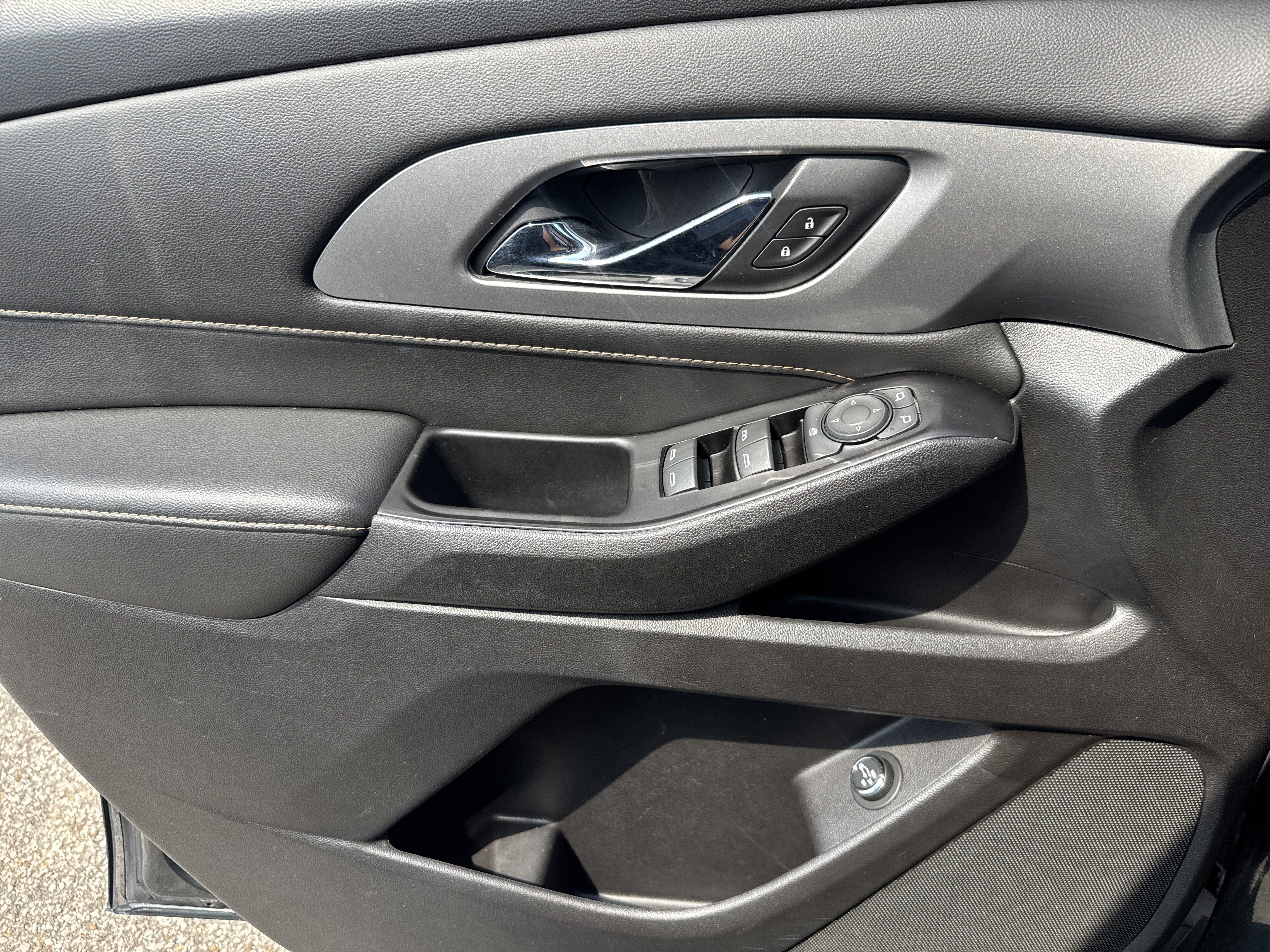 Used 2019 Chevrolet Traverse LT FWD image 9