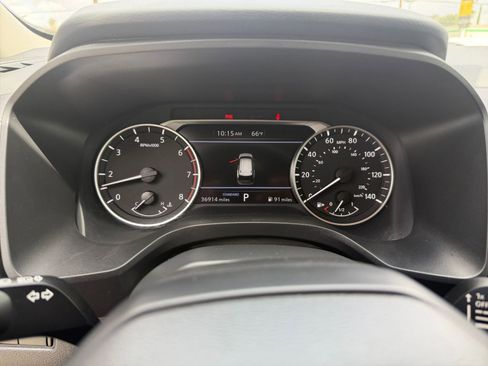 Used 2025 Nissan Rogue SV FWD image 42