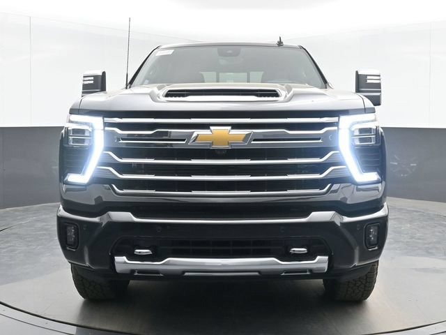 Used 2026 Chevrolet Silverado 2500 High Country w/ Technology Package AWD/4WD image 3