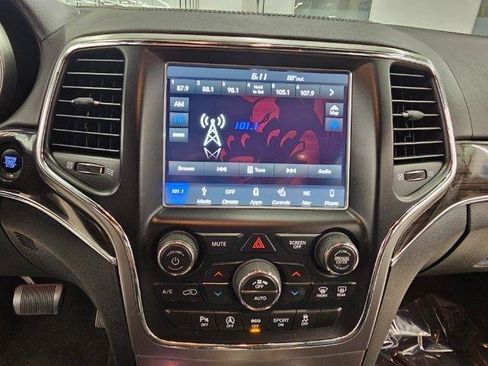 Used 2018 Jeep Grand Cherokee Overland AWD/4WD image 22