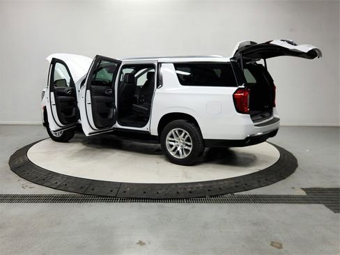 Used 2022 GMC Yukon XL SLT image 13