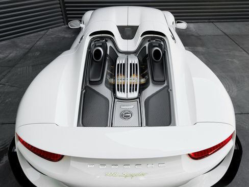 Used 2015 Porsche 918 Spyder image 35
